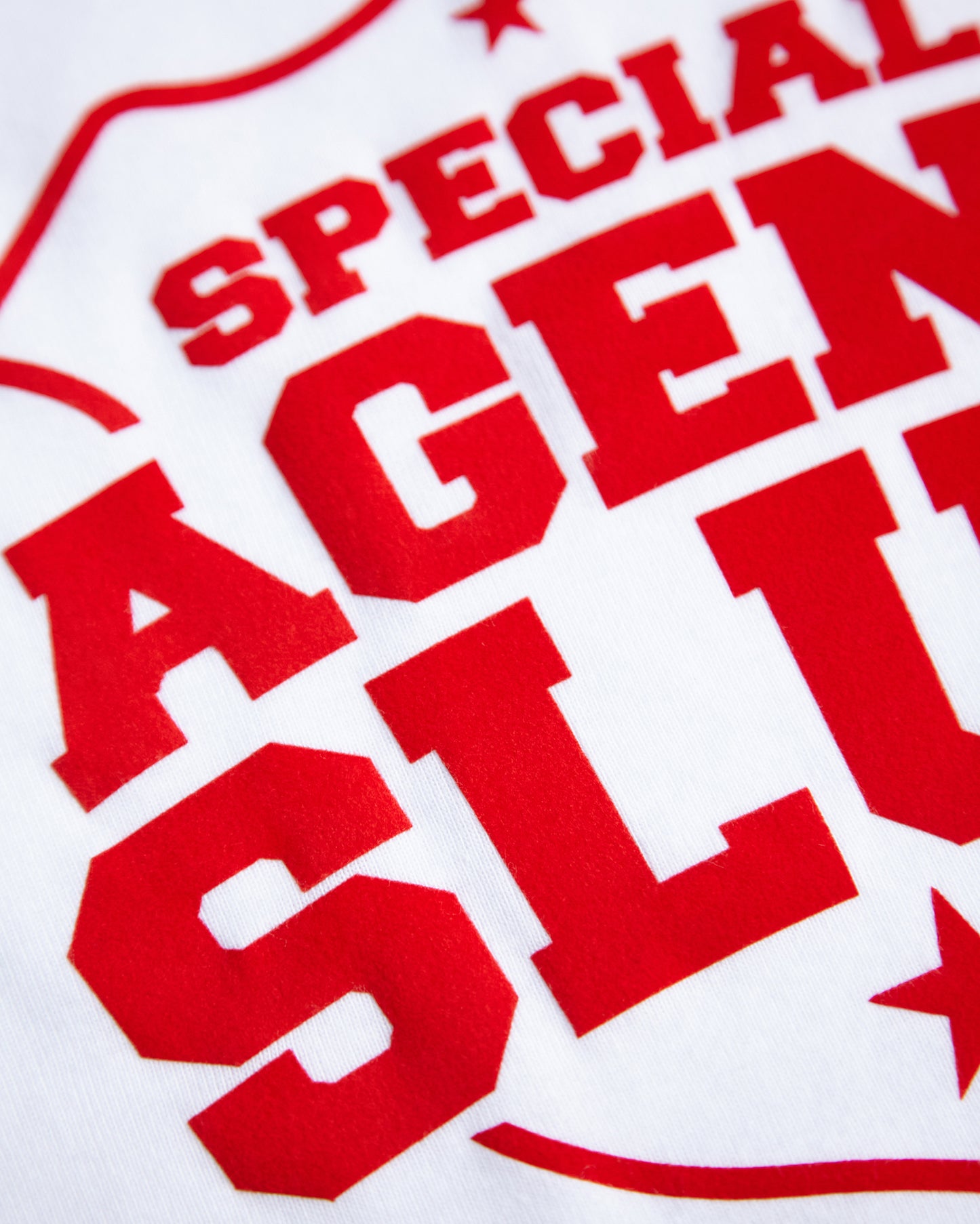 Special agent s/ut, red flock on raglan crop top - red/white