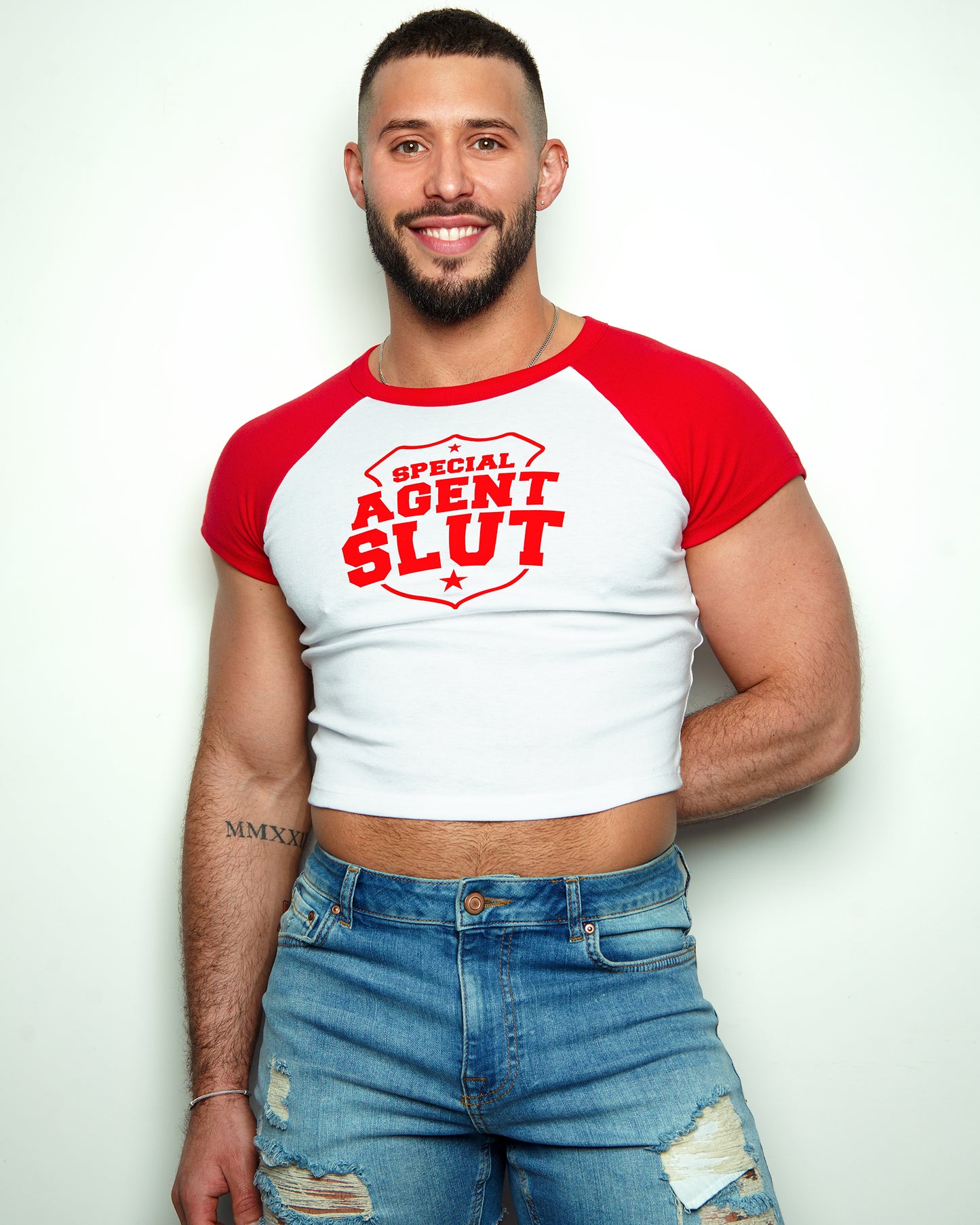 Special agent s/ut, red flock on raglan crop top - red/white