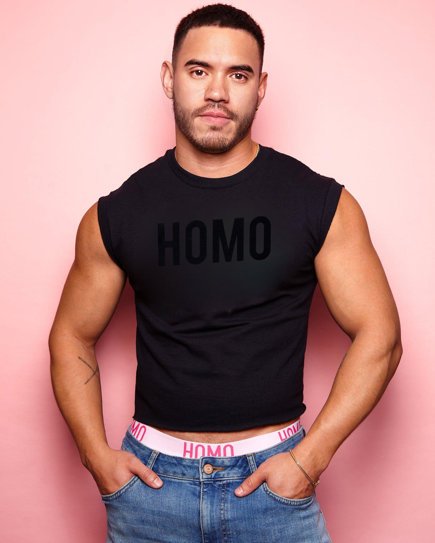 HOMO Logo, Black flock on black - tshirt crop / low cut crop