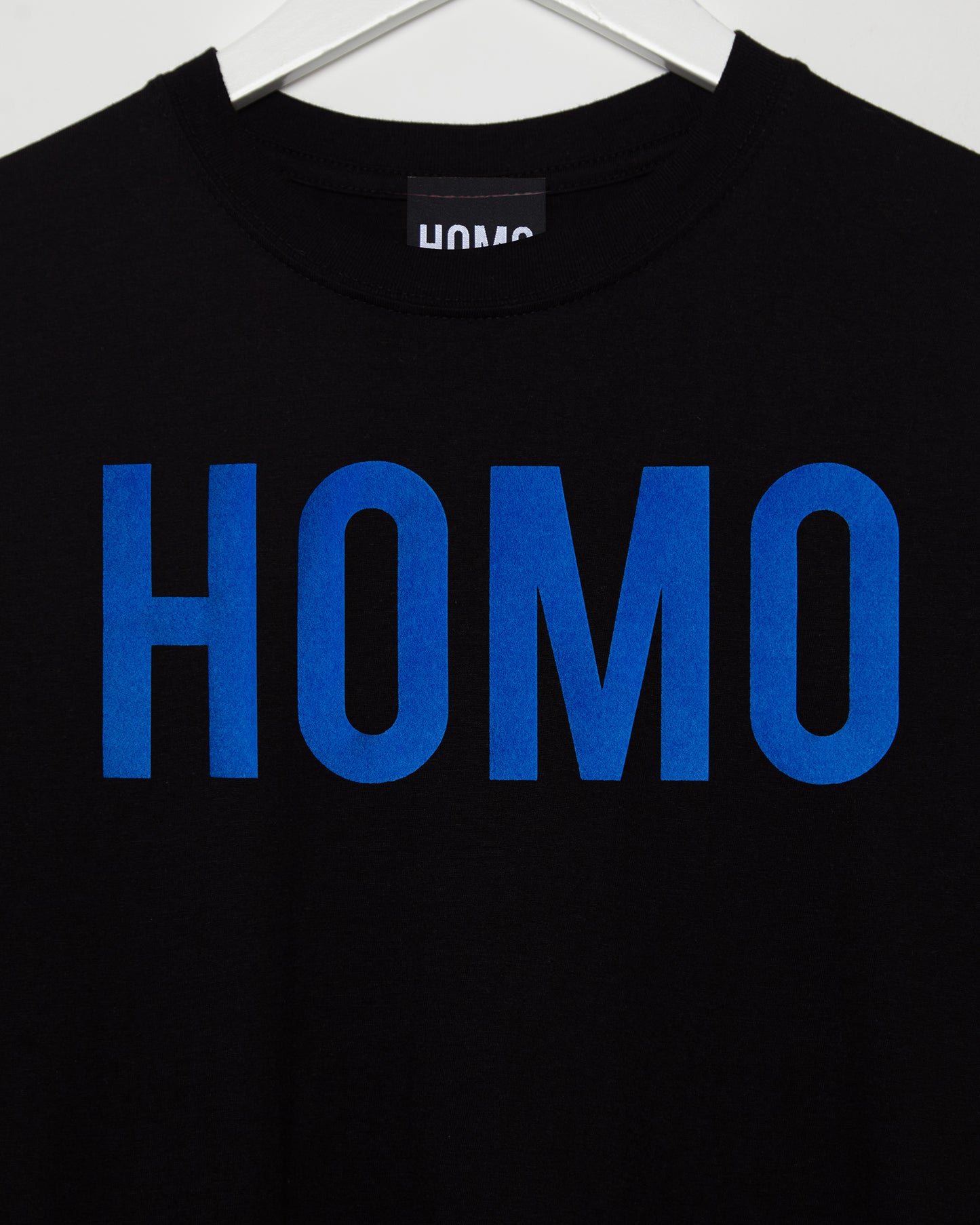 HOMO Logo, blue flock muscle fit tee - black