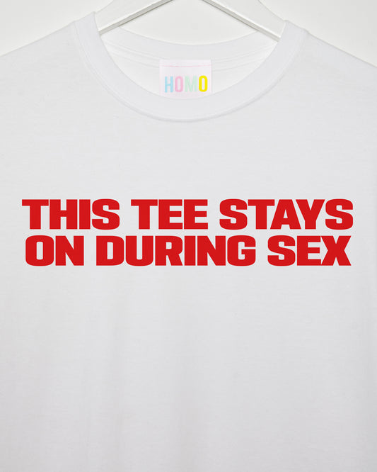 Slogan tee: This t-shirt stays on, red print on white muscle fit - t-shirt